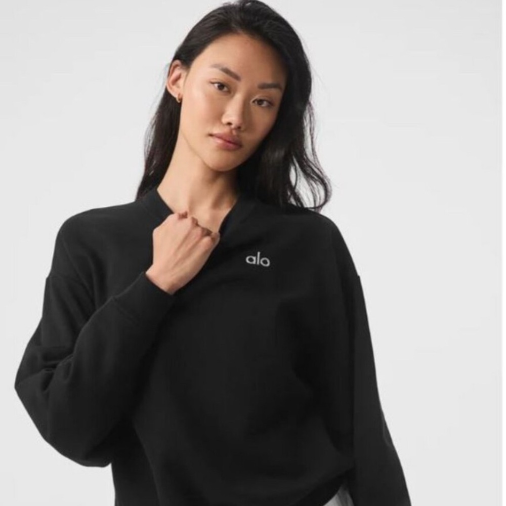 *NWT Accolade Crew Neck Pullover